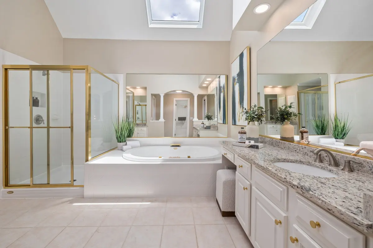Spacious bathroom flooring
